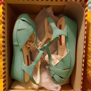 Bait footwear sandals